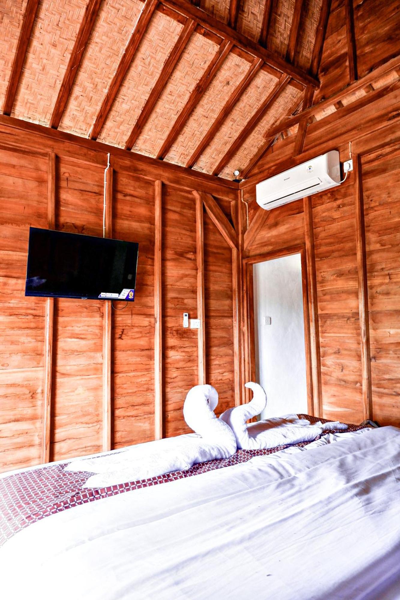 Aum Resort Pulukan Exteriör bild