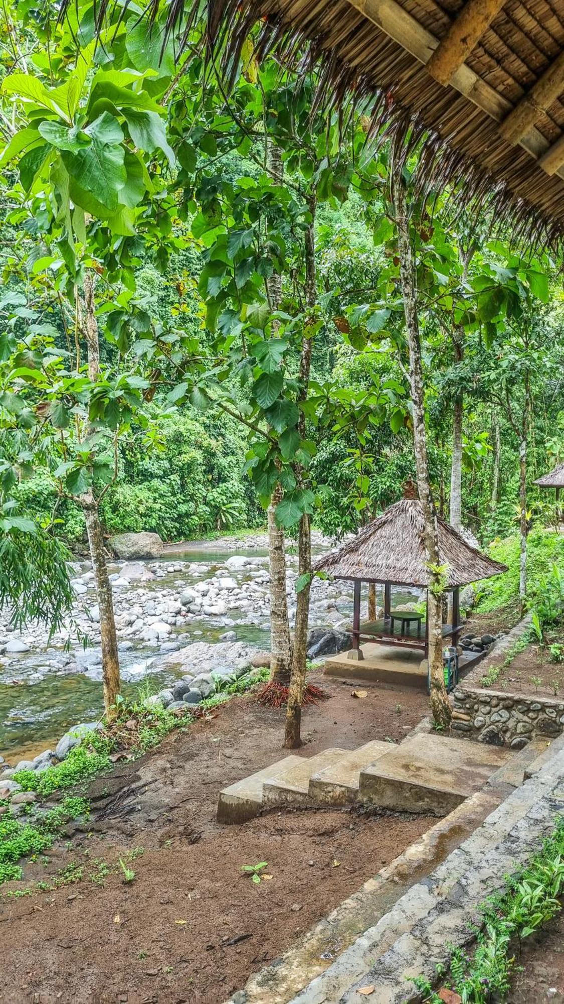 Aum Resort Pulukan Exteriör bild