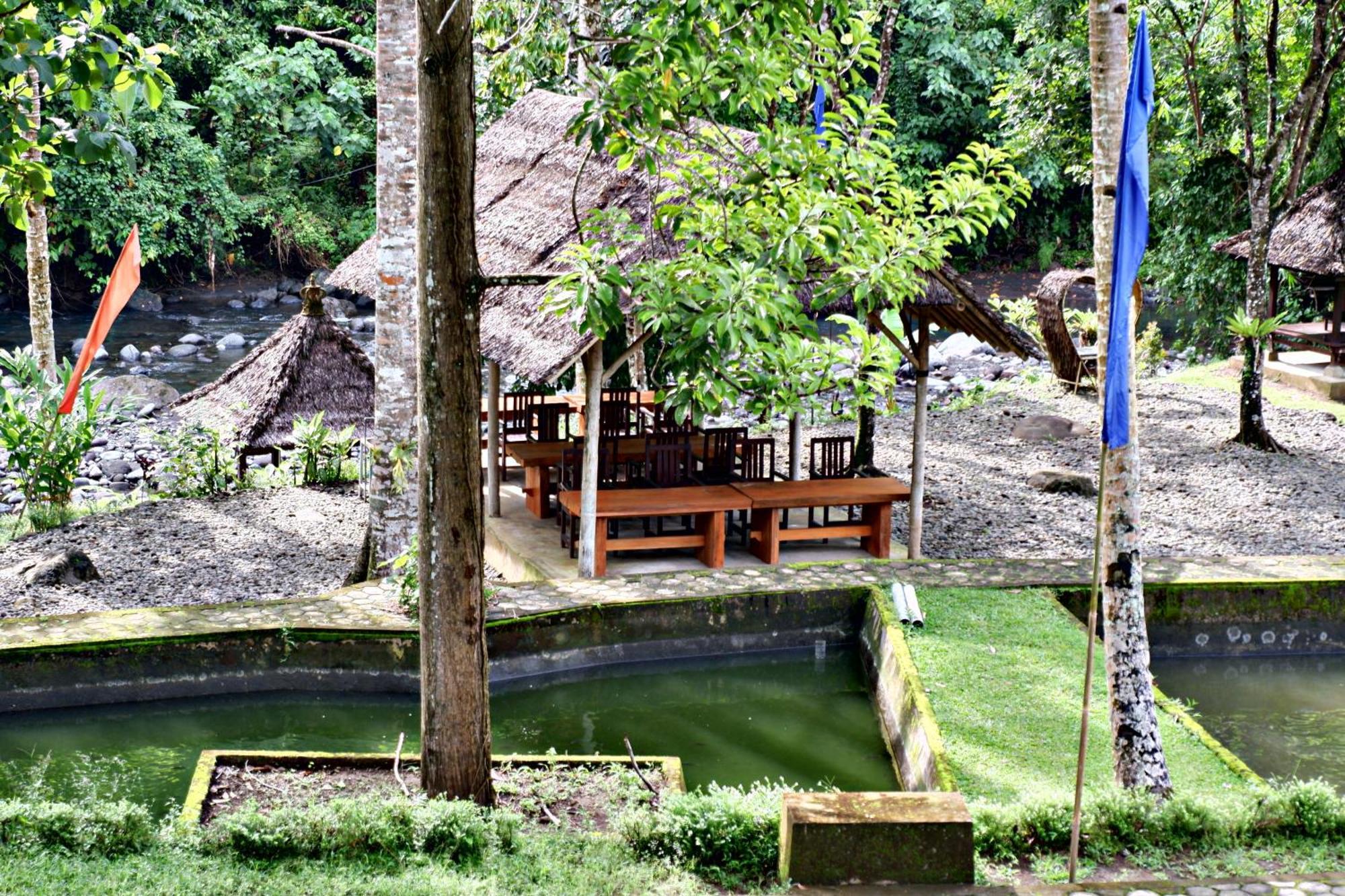 Aum Resort Pulukan Exteriör bild